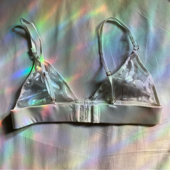 ZahLII Sleep. White triangle bralette. Size Small - Picture 4 of 6